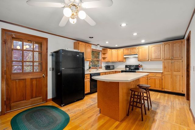 20 Brentwood Dr, Dudley, MA 01571