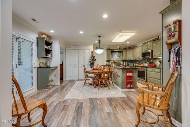 9 Larchmont Lane, Johnson City, TN 37604