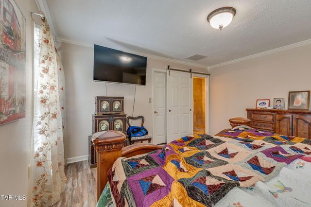 9 Larchmont Lane, Johnson City, TN 37604