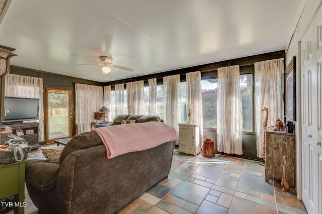 9 Larchmont Lane, Johnson City, TN 37604