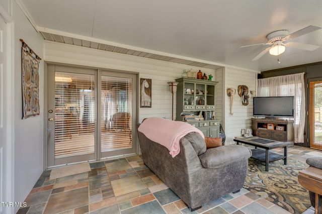 9 Larchmont Lane, Johnson City, TN 37604