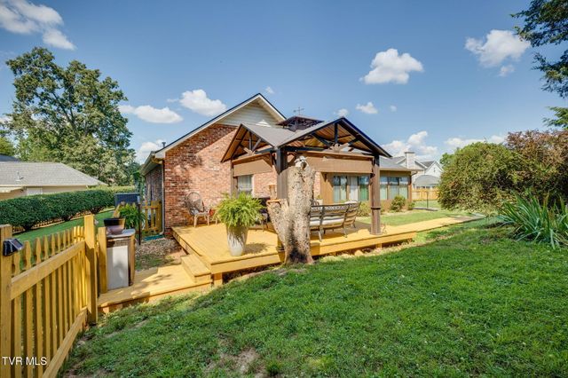 9 Larchmont Lane, Johnson City, TN 37604