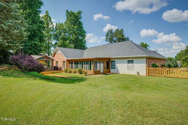 9 Larchmont Lane, Johnson City, TN 37604