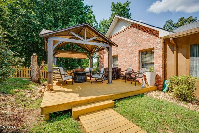 9 Larchmont Lane, Johnson City, TN 37604