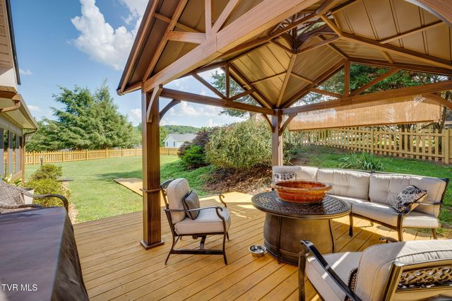 9 Larchmont Lane, Johnson City, TN 37604