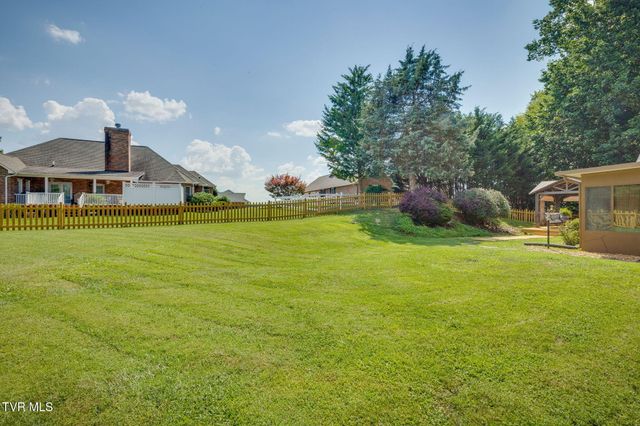 9 Larchmont Lane, Johnson City, TN 37604