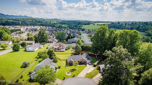 9 Larchmont Lane, Johnson City, TN 37604