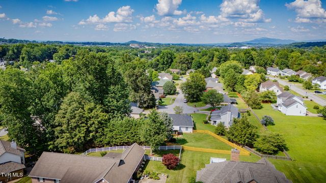 9 Larchmont Lane, Johnson City, TN 37604