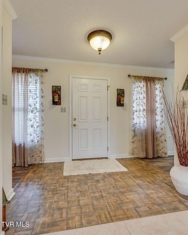 9 Larchmont Lane, Johnson City, TN 37604