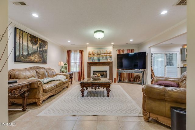 9 Larchmont Lane, Johnson City, TN 37604