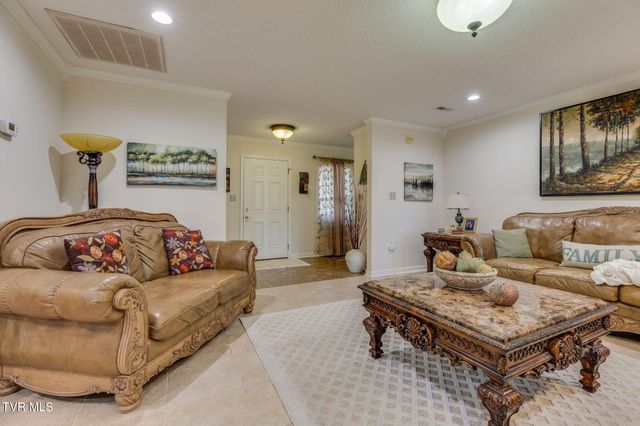 9 Larchmont Lane, Johnson City, TN 37604