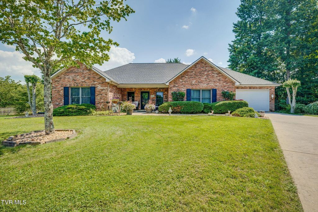 9 Larchmont Lane, Johnson City, TN 37604