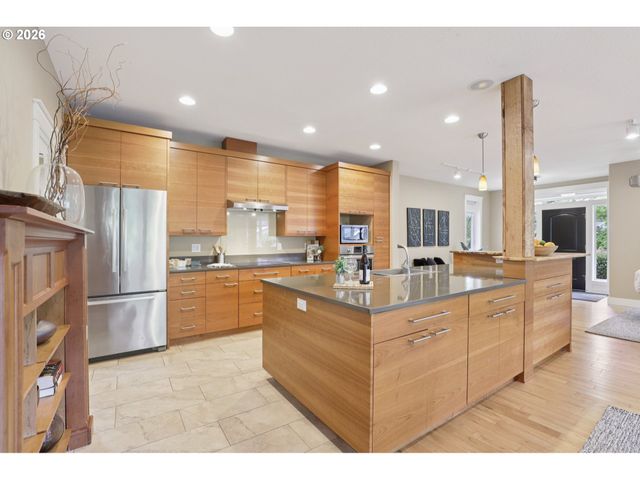 302 PHOENIX Way, Vancouver, WA 98661