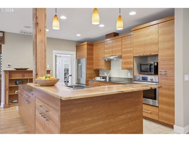 302 PHOENIX Way, Vancouver, WA 98661