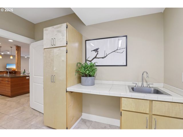 302 PHOENIX Way, Vancouver, WA 98661