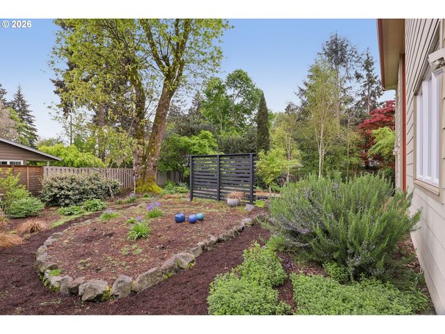 302 PHOENIX Way, Vancouver, WA 98661