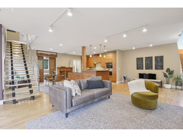 302 PHOENIX Way, Vancouver, WA 98661