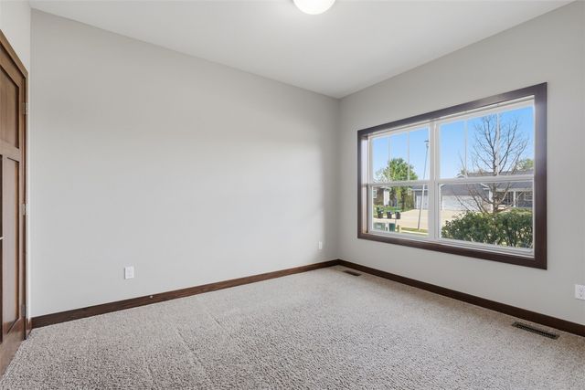 1217 Rolling Glen Drive, Marion, IA 52302
