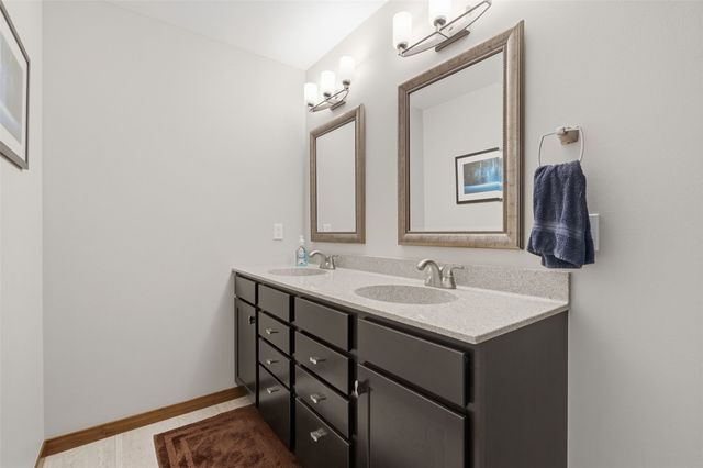 1217 Rolling Glen Drive, Marion, IA 52302