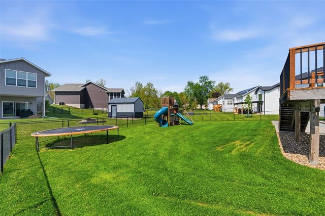 1217 Rolling Glen Drive, Marion, IA 52302
