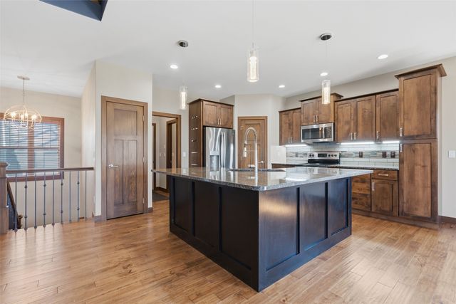 1217 Rolling Glen Drive, Marion, IA 52302