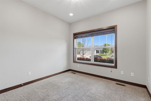 1217 Rolling Glen Drive, Marion, IA 52302