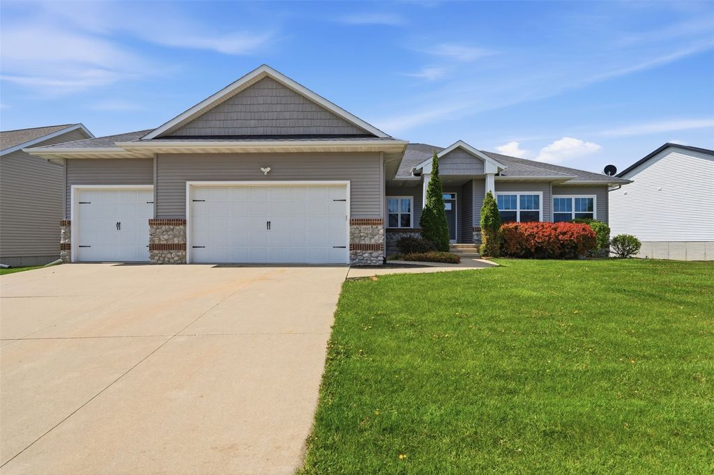 1217 Rolling Glen Drive, Marion, IA 52302