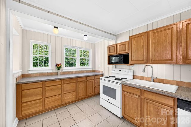 28 Chatham Road, Asheville, NC 28804