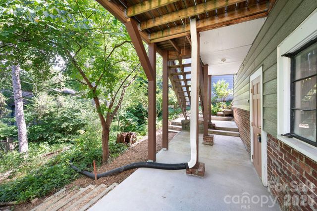 28 Chatham Road, Asheville, NC 28804