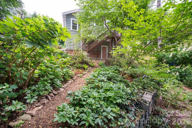 28 Chatham Road, Asheville, NC 28804