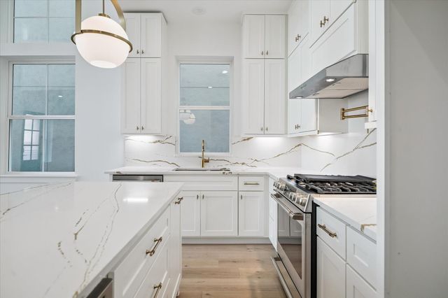 949 Blackshire Lane, Houston, TX 77055