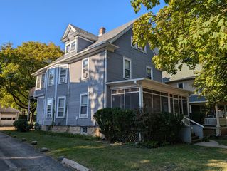 226 W Locust Street, Dekalb, IL 60115