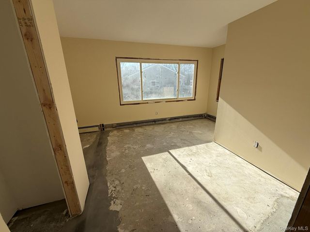 24 Poplar Place, Bay Shore, NY 11706