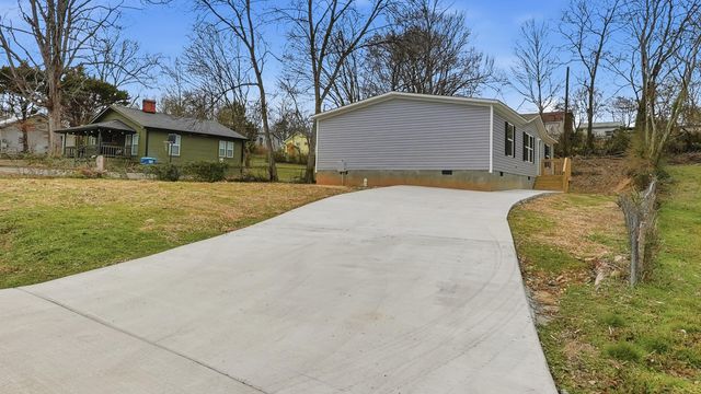 1003 Magnolia Street, Rossville, GA 30741