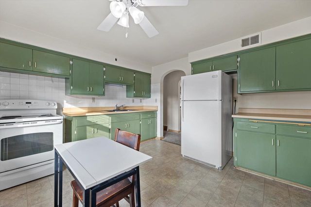 2061 S 67th PLACE, Milwaukee, WI 53219