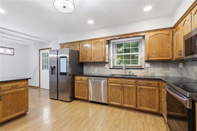 1209 SW Trail Ridge Drive, Blue Springs, MO 64015