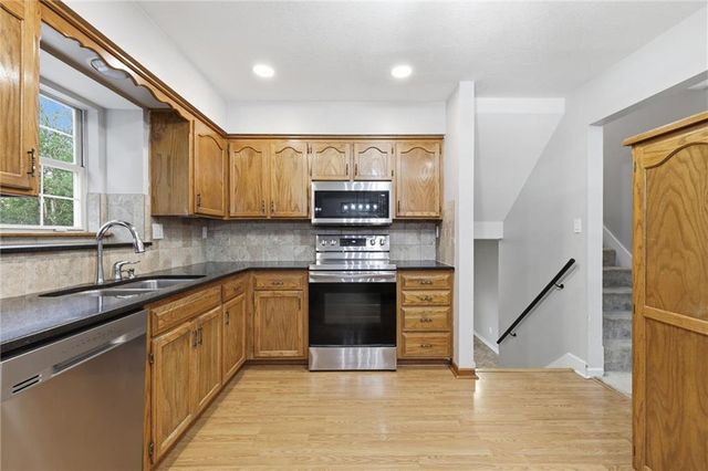 1209 SW Trail Ridge Drive, Blue Springs, MO 64015