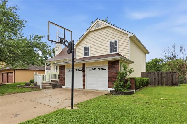 1209 SW Trail Ridge Drive, Blue Springs, MO 64015