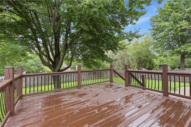 1209 SW Trail Ridge Drive, Blue Springs, MO 64015