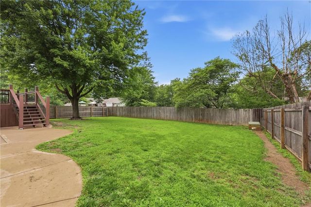 1209 SW Trail Ridge Drive, Blue Springs, MO 64015