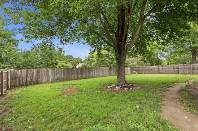 1209 SW Trail Ridge Drive, Blue Springs, MO 64015