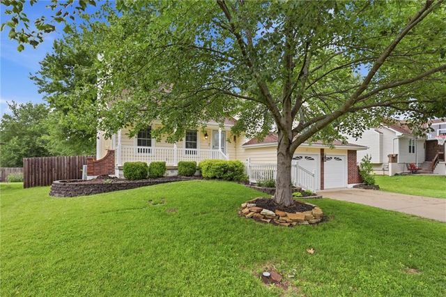 1209 SW Trail Ridge Drive, Blue Springs, MO 64015