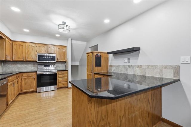 1209 SW Trail Ridge Drive, Blue Springs, MO 64015
