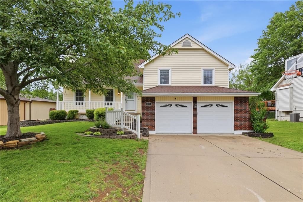 1209 SW Trail Ridge Drive, Blue Springs, MO 64015