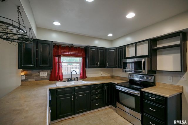 500 N 6TH Street, Pekin, IL 61554