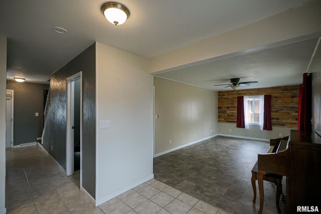500 N 6TH Street, Pekin, IL 61554