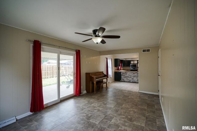 500 N 6TH Street, Pekin, IL 61554