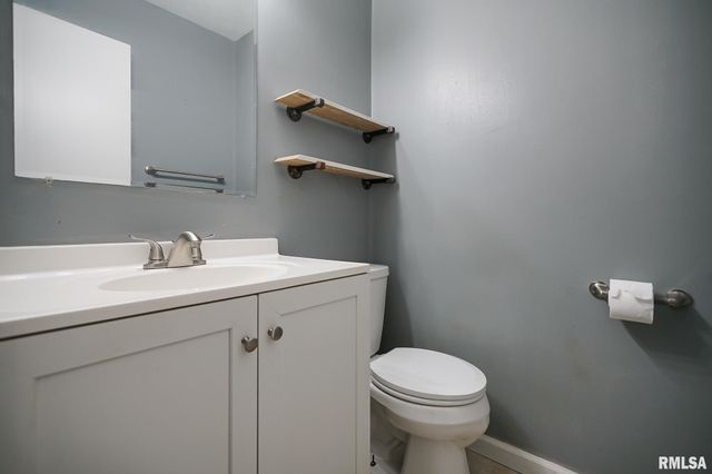 500 N 6TH Street, Pekin, IL 61554