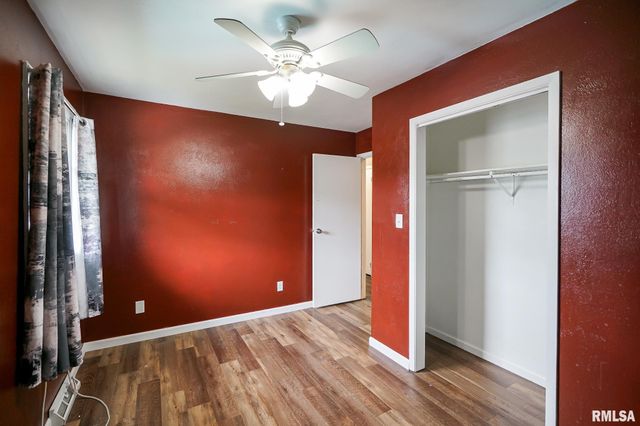 500 N 6TH Street, Pekin, IL 61554