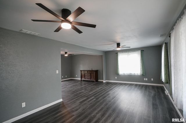 500 N 6TH Street, Pekin, IL 61554